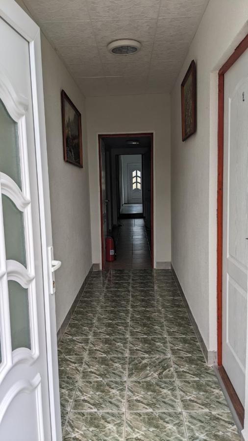 Margareta Etterem Es Vendeghaz Gasthaus Balatonbereny Exterior photo