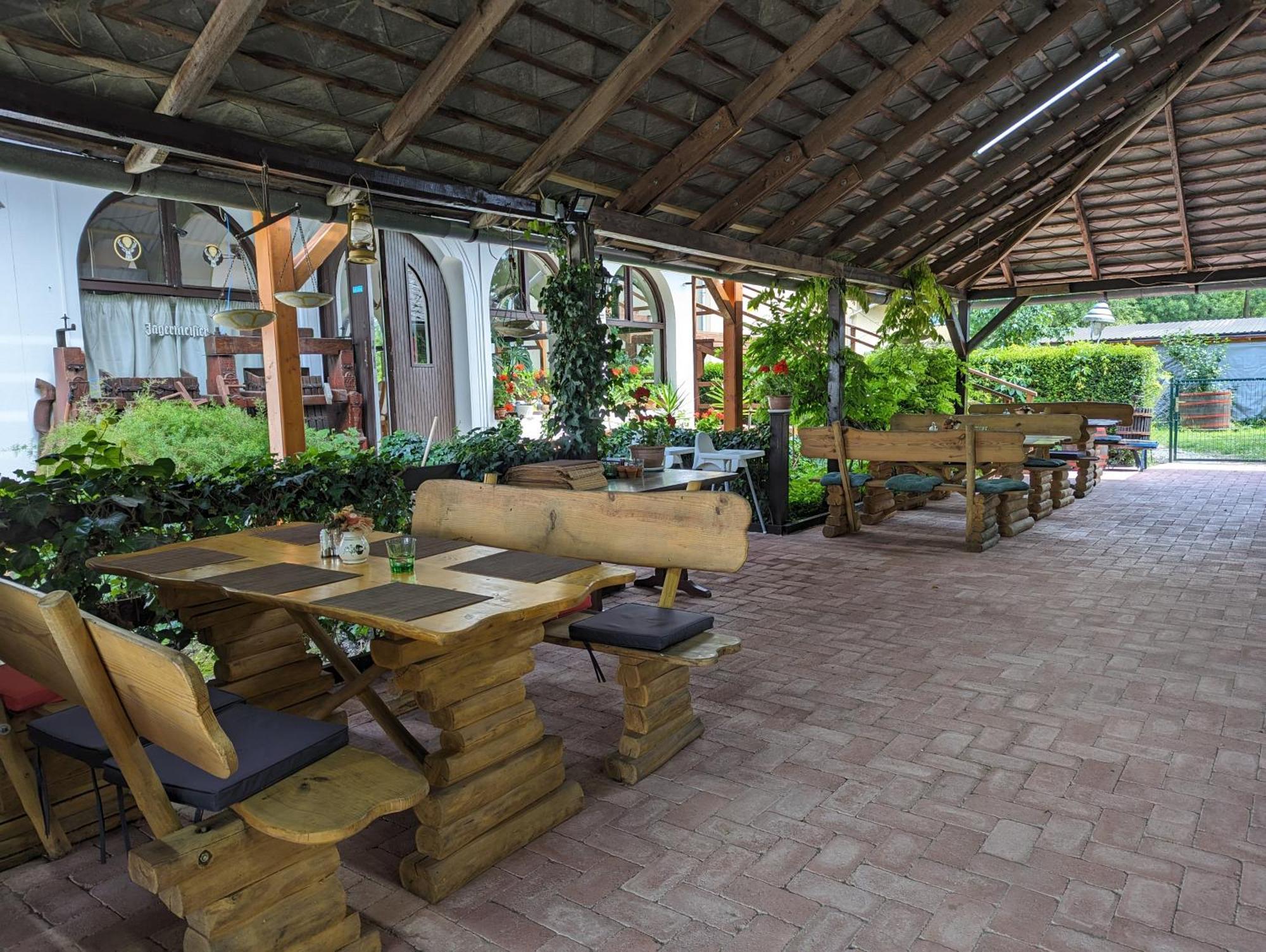 Margareta Etterem Es Vendeghaz Gasthaus Balatonbereny Exterior photo